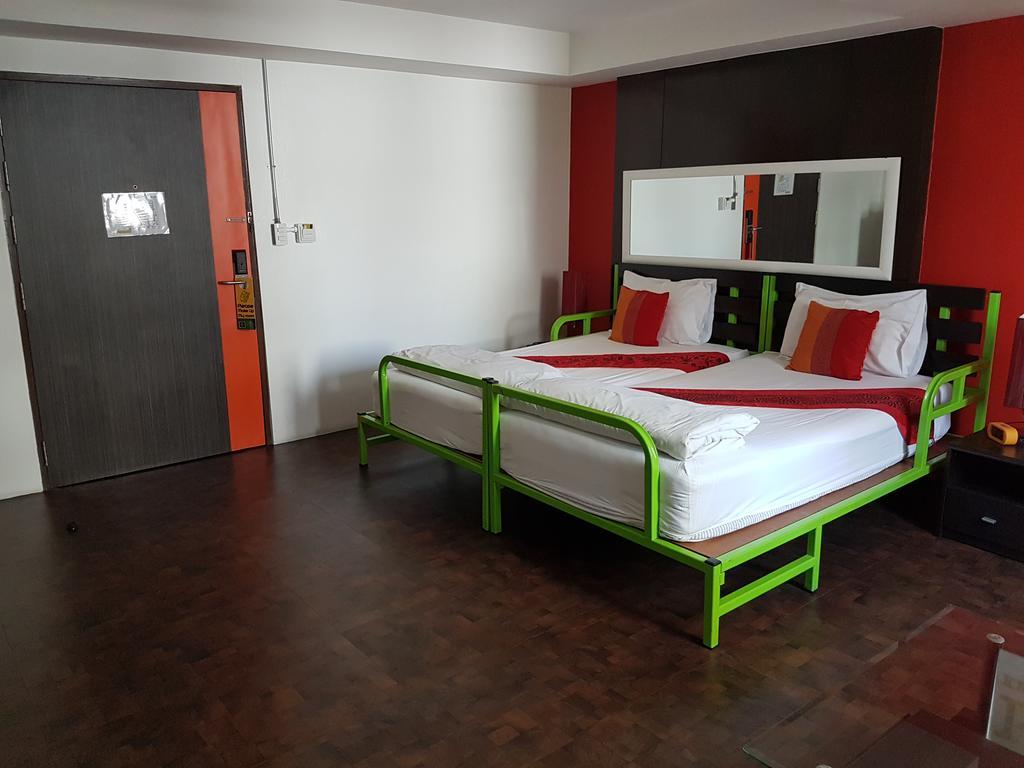 Saphaipae Hostel Bangkok Exterior photo