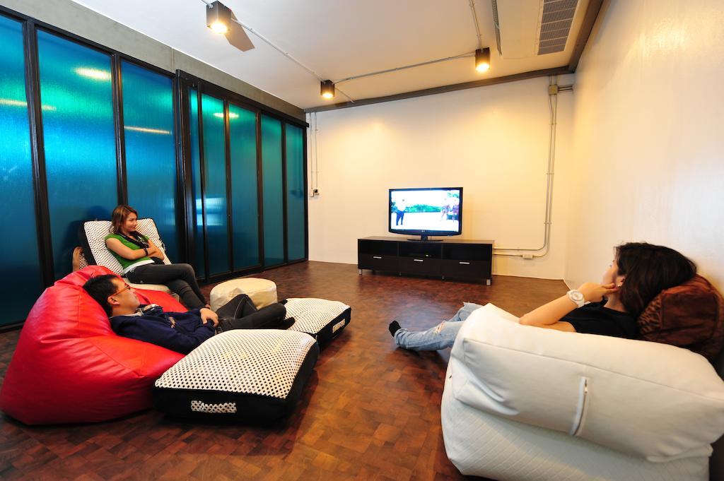 Saphaipae Hostel Bangkok Exterior photo