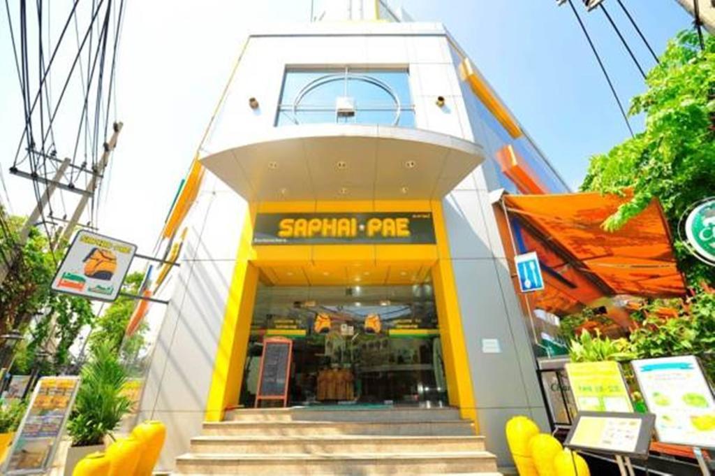 Saphaipae Hostel Bangkok Exterior photo