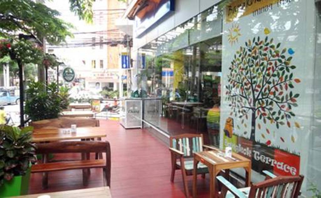 Saphaipae Hostel Bangkok Exterior photo