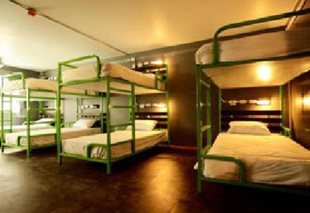 Saphaipae Hostel Bangkok Exterior photo